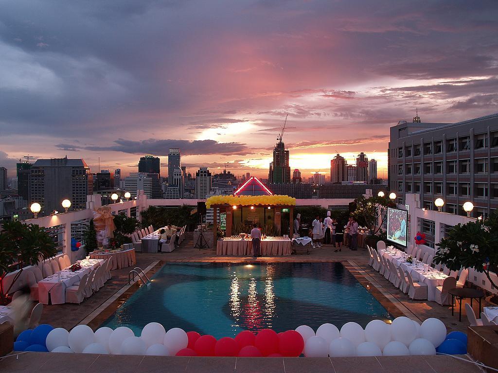 Zenith Sukhumvit Hotel Banguecoque Exterior foto