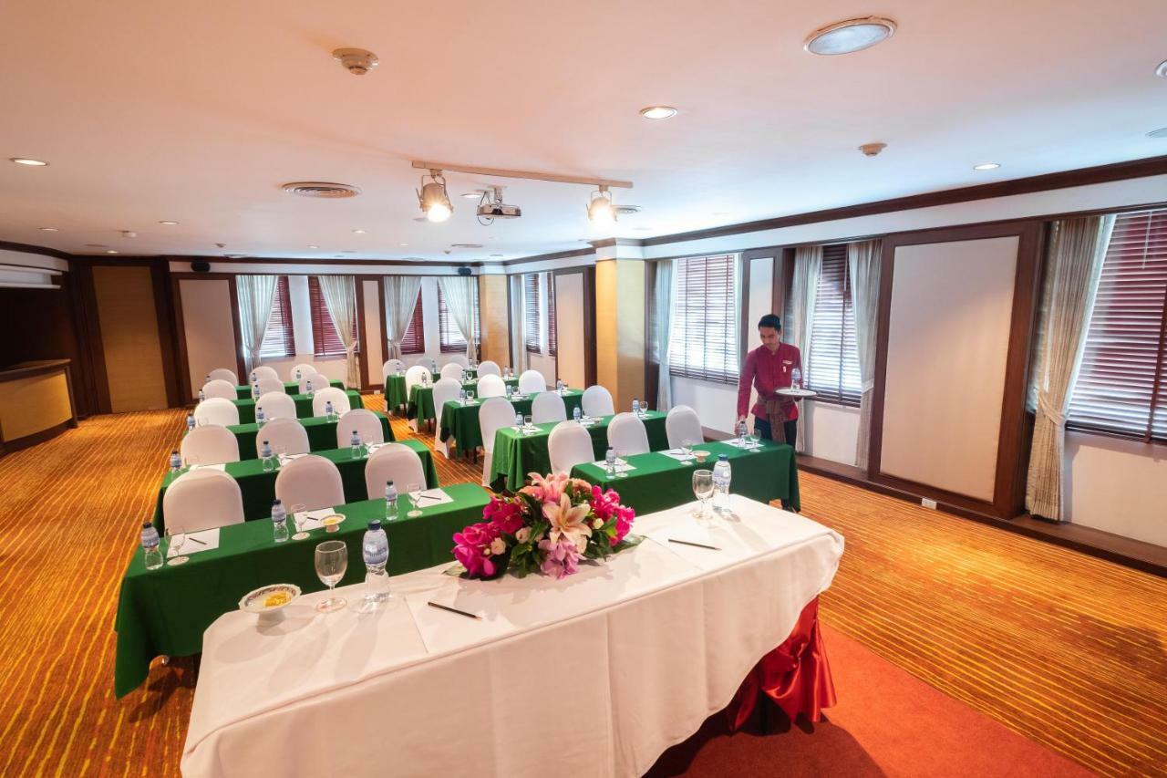 Zenith Sukhumvit Hotel Banguecoque Exterior foto